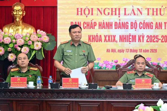 Đại tá Nguyễn Tiến Đạt, Phó Giám đốc CATP phát biểu tại hội nghị