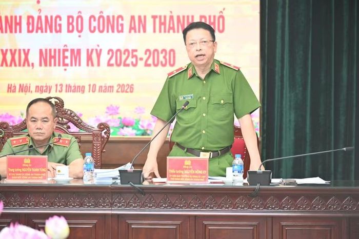 Thiếu tướng Nguyễn Hồng Ky, Phó Giám đốc CATP phát biểu tại hội nghị