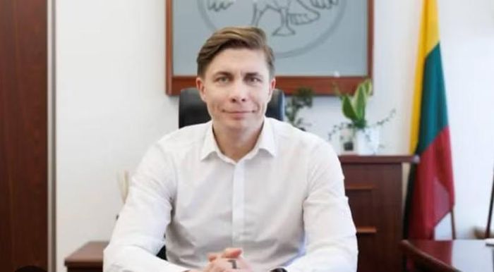 Trả lời Sky News bên lề Diễn đàn An ninh Warsaw tại Ba Lan, ông Sinkevicius cho biết không tự hào về thỏa thuận và bày tỏ nghi ngờ liệu nó có thực sự được triển khai hay chỉ là tuyên bố chính trị.