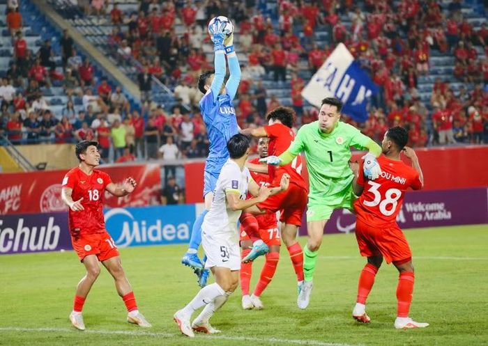 Nguyễn Filip tham gia tình huống tấn công cuối trận