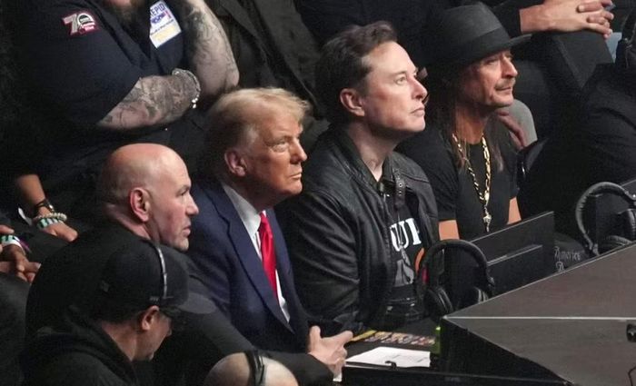 Bên cạnh đó, ông Musk đóng góp 20 triệu USD cho Quỹ Lãnh đạo Quốc hội, siêu ủy ban hành động chính trị (super PAC) hậu thuẫn các nghị sĩ Cộng hòa tại Hạ viện và gắn liền với Chủ tịch Hạ viện Mike Johnson. America PAC, tổ chức do chính ông Musk thành lập, nhận 76 triệu USD.
