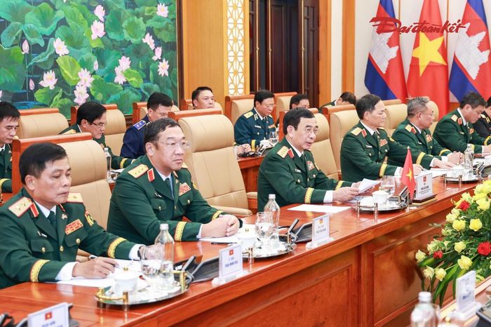 Đại tướng Phan Văn Giang và đoàn Việt Nam tại hội đàm. Ảnh: Quang Vinh