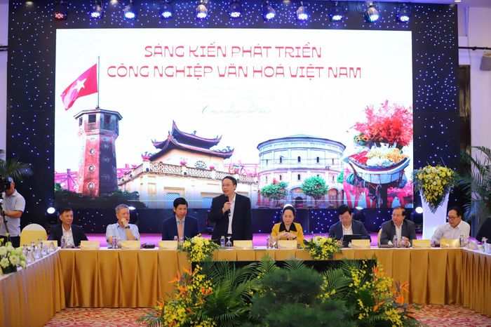 Thứ trưởng Nguyễn Huy Dũng chia sẻ về hướng phát triển các show diễn. Ảnh: Cổng thông tin điện tử của Bộ VHTTDL. 