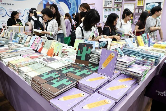  Các đơn vị xuất bản Hàn Quốc đưa ra hàng loạt biện pháp cứng rắn đối với các đơn vị thu mua sách không rõ mục đích. Nguồn: News1. 