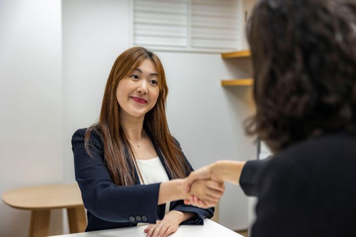 Nhà tuyển dụng và ứng viên đều nhận thấy hạn chế của công cụ AI, từ đó tránh lạm dụng trong khâu chiêu mộ nhân sự. Ảnh minh họa: *Resume Genius/**Pexels.*