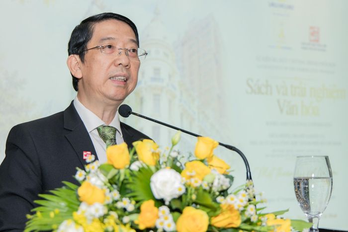  Ông cho rằng đằng sau mỗi công trình hay nhịp sống đô thị đều chứa đựng chiều sâu lịch sử và bên cạnh việc tham quan hay thưởng thức ẩm thực. Do đó, việc trao cho du khách một cuốn sách để đọc hay một tấm bưu thiếp mang theo câu chuyện TP.HCM sẽ giúp chuyến đi để lại những dấu ấn lâu dài. 