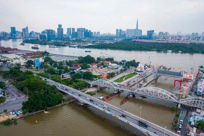  Dự án còn được định hướng kết nối với đường Nguyễn Tất Thành, tuyến đường đang được nghiên cứu mở rộng trong giai đoạn 2026-2030, và dự án xây dựng cầu - đường Nguyễn Khoái thông qua hai nhánh cầu N3, N4. 
