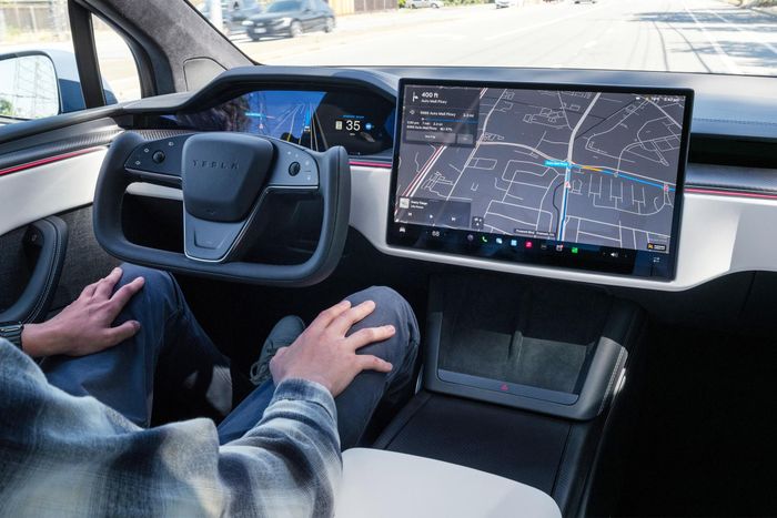  Động thái diễn ra khoảng 6 tháng sau khi cơ quan quản lý phương tiện Hà Lan RDW cấp phép cho Tesla triển khai FSD. Đã có 8 quốc gia EU chấp thuận tính năng này gồm Hà Lan, Croatia, Slovenia, Czech, Estonia, Lithuania, Đan Mạch và Bỉ. 