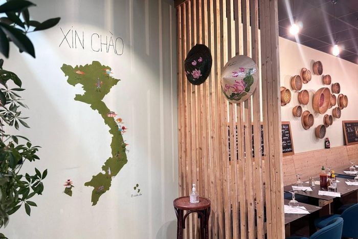  Một góc nhà hàng của Hường ở Lyon. 