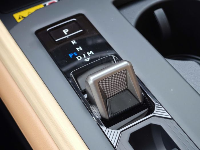 Thế hệ mới của Lexus ES ra mắt thị trường Việt Nam kèm theo tùy chọn thuần điện. Ảnh: Phong Vân.