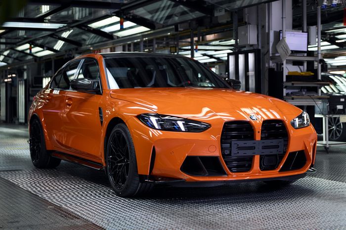  Do công suất đầu ra quá lớn, các phiên bản M3 Competition, M4 Competition, BMW M2 xDrive và M2 CS không có tùy chọn hộp số sàn. Tuy nhiên, BMW chưa xác nhận sẽ loại bỏ hộp số sàn trên thế hệ M3 mới. 