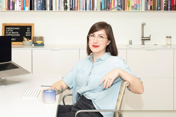 Jessica Hische không ngờ quyết định này khiến cô bị cộng đồng sáng tạo quay lưng, thậm chí công kích đời tư. Ảnh: Jessica Hische.