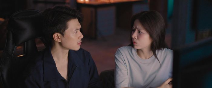  Anh Tú Atus và DJ Mie đảm nhận hai vai chính. Diễn xuất của bộ đôi chưa thực sự đồng đều, trong khi cách xây dựng tâm lý nhân vật còn thiếu thuyết phục. 