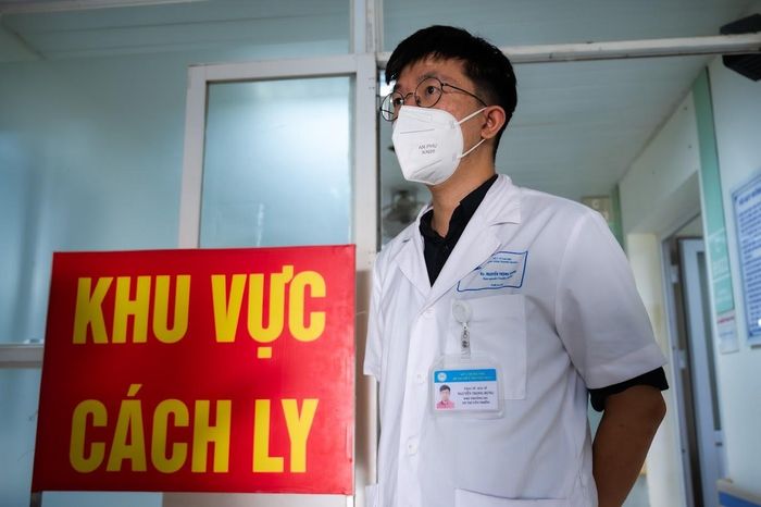 Tại Bệnh viện Thanh Nhàn, số bệnh nhân đến khám và nhập viện do cúm A, cúm B tại đây cũng có xu hướng tăng, trong đó cúm A chiếm khoảng 90%. Ảnh: Đinh Hà.