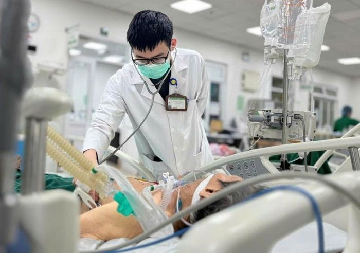 Bệnh nhân cúm A nặng tại Bệnh viện Bệnh Nhiệt đới Trung ương. Ảnh: BVCC.