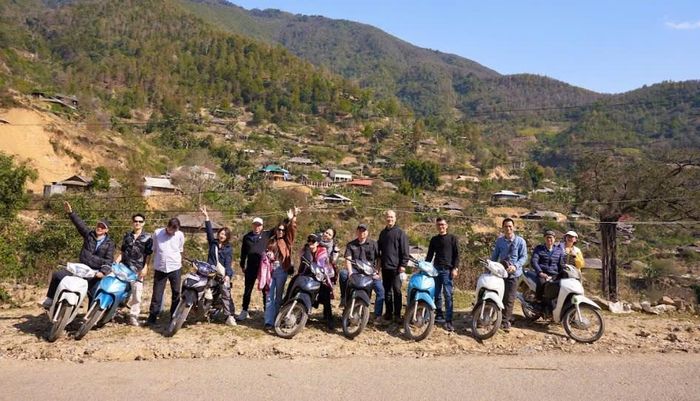 Check-in ở Tà Xùa. Ảnh: TG