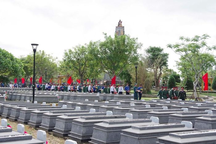 Các hài cốt được an táng chu đáo, trang trọng tại Nghĩa trang liệt sĩ Hội An