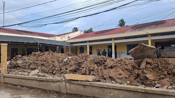 Đội tìm kiếm, quy tập hài cốt liệt sĩ thuộc Bộ Chỉ huy Quân sự TP. Cần Thơ thực hiện công tác tìm kiếm, quy tập ở xã Thới Lai