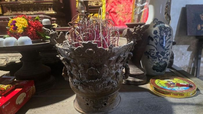 Bát hương cổ trong hậu cung