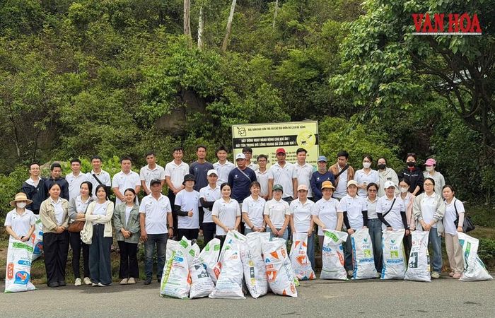 Thời gian qua, các hoạt động cộng đồng như “Clean Up Son Tra”, “Clean Up Danang – Go Green Stay Green”, “Lặn biển nhặt rác, giải cứu san hô”...được đẩy mạnh