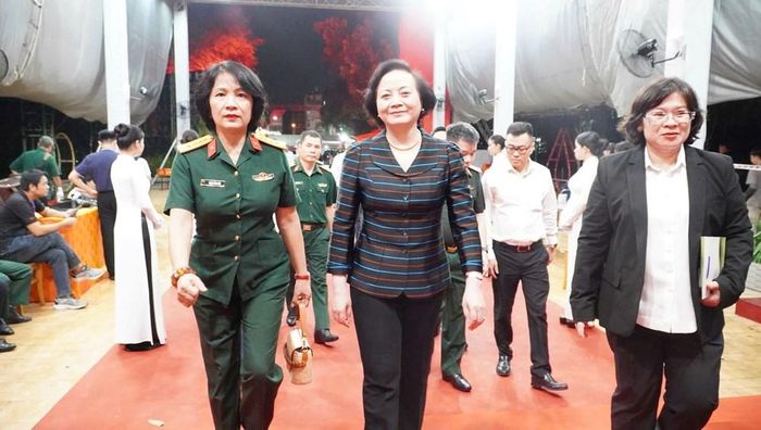 Bí thư Trung ương Đảng, Phó Thủ tướng Chính phủ Phạm Thị Thanh Trà , Trưởng Ban Chỉ đạo quốc gia về tìm kiếm, quy tập và xác định danh tính hài cốt liệt sĩ dự chương trình