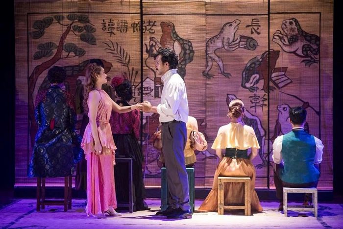 Cảnh trong vở kịch "Pygmalion"