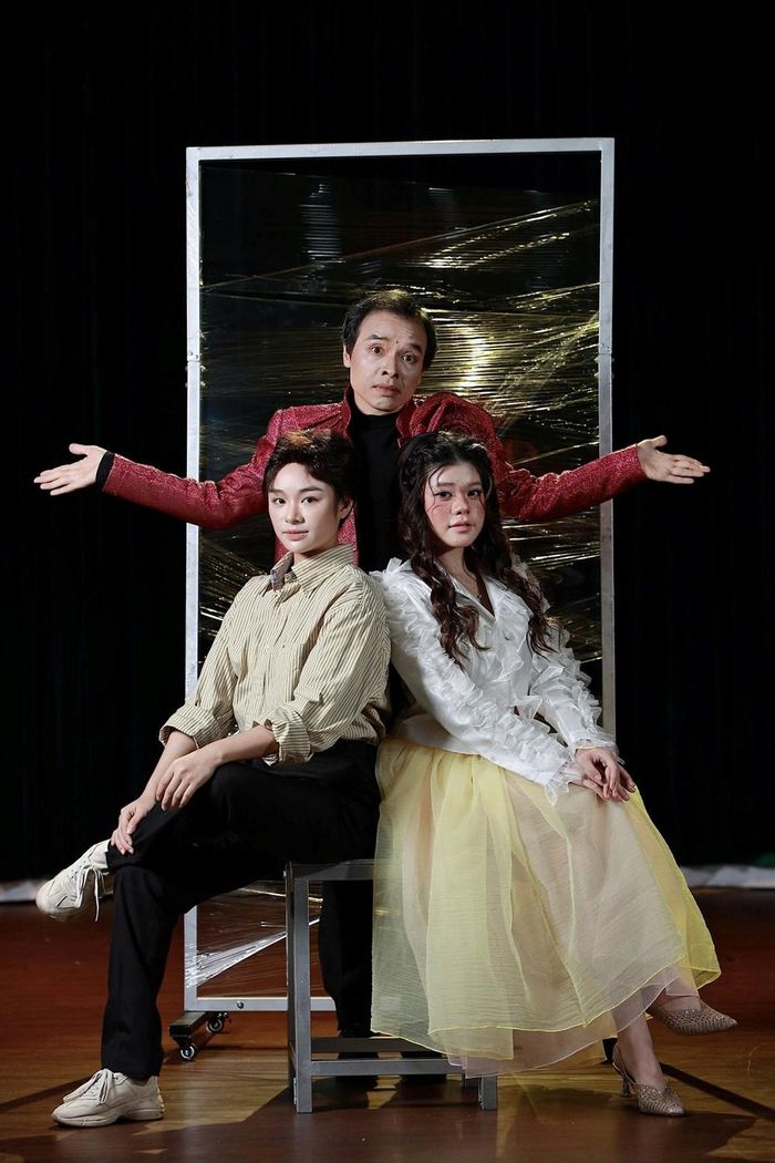 Cảnh trong vở kịch "Bed Time Story"