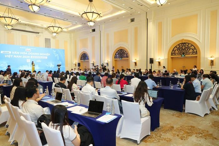 Quang cảnh Diễn đàn Văn hóa Doanh nghiệp Việt Nam 2026 với chủ đề "Văn hóa doanh nghiệp - Nguồn lực nội sinh cho phát triển bền vững" ngày 13/10 tại Hà Nội. Ảnh: BTC