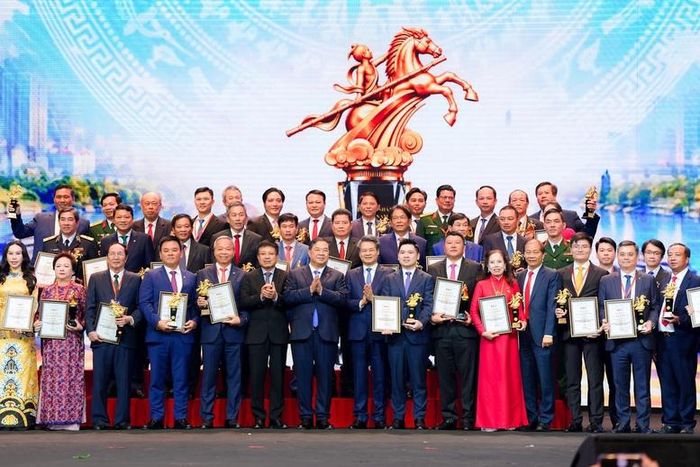 Phó Thủ tướng Thường trực Chính phủ Phạm Gia Túc và các doanh nhân Việt Nam tiêu biểu