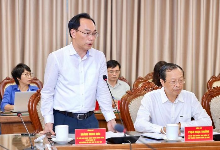 Bộ trưởng Hoàng Minh Sơn khẳng định, Bộ GD&ĐT sẽ xây dựng báo cáo bảo đảm trung thực, đầy đủ, cập nhật kịp thời