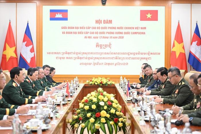 Phó Thủ tướng, Bộ trưởng Bộ Quốc phòng Phan Văn Giang và Phó Thủ tướng Chính phủ, Bộ trưởng Bộ Quốc phòng Campuchia Tea Seiha hội đàm - Ảnh: chinhphu.vn/NK