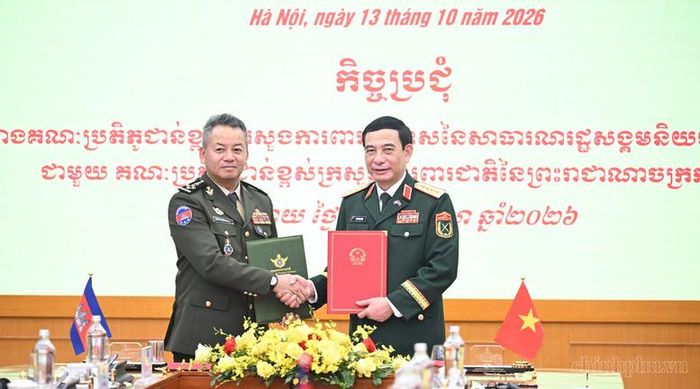 Phó Thủ tướng, Bộ trưởng Bộ Quốc phòng 2 nước ký Kế hoạch hợp tác quốc phòng Việt Nam-Campuchia năm 2027 - Ảnh: chinhphu.vn/Diệu Anh