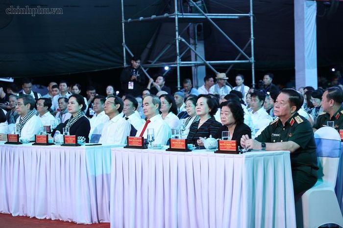 Các đại biểu tham dự chương trình nghệ thuật “Khúc tri ân” - Ảnh: chinhphu.vn/Thu Giang