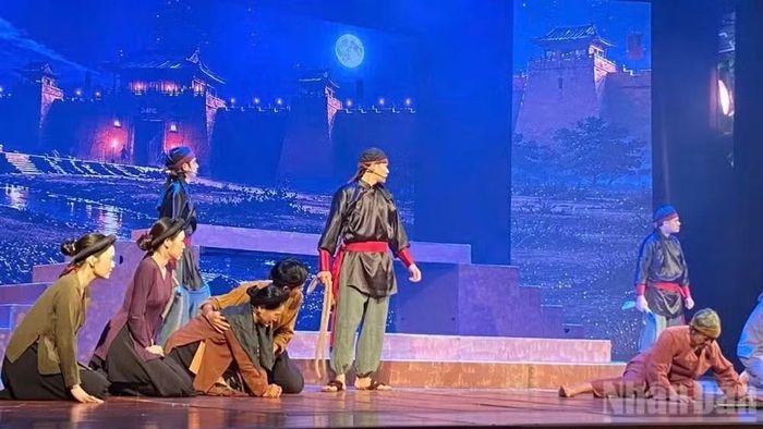 Vở kịch "Huyền tích Hồ Gươm" tái hiện cuộc khởi nghĩa Lam Sơn trên sân khấu.