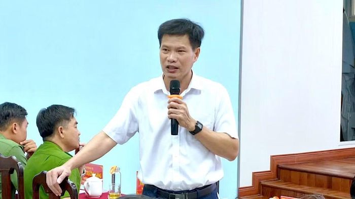 Quyền Giám đốc Sở Y tế tỉnh Cà Mau Nguyễn Tấn Lực tham gia ý kiến tại hội nghị liên quan đến một số quy định mới trong hoạt động đấu thầu trong lĩnh vực y tế. (Ảnh: NGUYỄN ĐẠT)