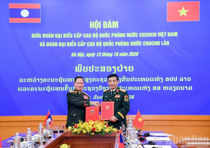 Đại tướng Phan Văn Giang và Đại tướng Khamliang Outhakaysone ký kế hoạch hợp tác quốc phòng Việt Nam-Lào năm 2027.