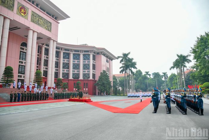 Quang cảnh lễ đón. (Ảnh: THẾ ĐẠI)