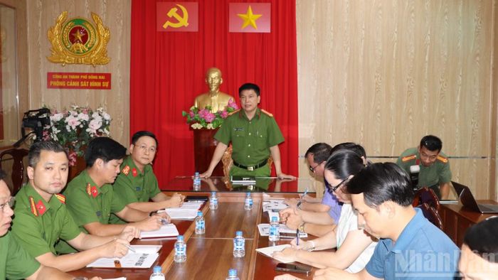 Cơ quan chức năng thành phố Đồng Nai họp bàn xử lý các bộ phim bạo lực do các đối tượng làm để đăng lên mạng xã hội. (Ảnh: THIÊN VƯƠNG)