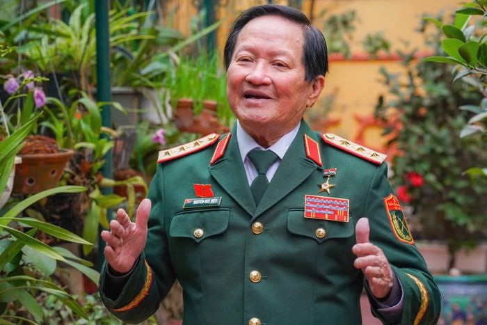 Thượng tướng, Viện sĩ, Anh hùng lực lượng vũ trang nhân dân Nguyễn Huy Hiệu, nguyên Ủy viên Trung ương Đảng, nguyên Thứ trưởng Bộ Quốc phòng.