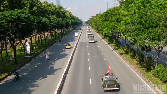 Đoàn xe phục vụ lễ truy điệu, an táng được chuẩn bị chu đáo, sẵn sàng thực hiện nhiệm vụ đưa hài cốt các liệt sĩ về Nghĩa trang Liệt sĩ Thành phố Hồ Chí Minh.