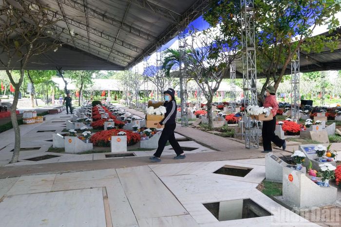 Các phần việc được triển khai nhanh chóng, bảo đảm tiến độ và sự trang nghiêm, chu đáo cho lễ an táng 731 hài cốt liệt sĩ.