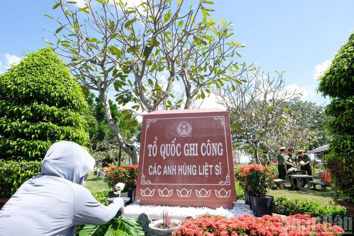 Trong số 731 hài cốt liệt sĩ được tìm kiếm, quy tập tại Công viên Lê Thị Riêng có 698 hài cốt riêng lẻ và 33 hài cốt thuộc một mộ tập thể. Công tác tìm kiếm, quy tập là nỗ lực nhằm đưa các liệt sĩ về nơi an nghỉ, đồng thời tiếp tục hành trình xác định danh tính, đáp ứng nguyện vọng của thân nhân và đồng đội.