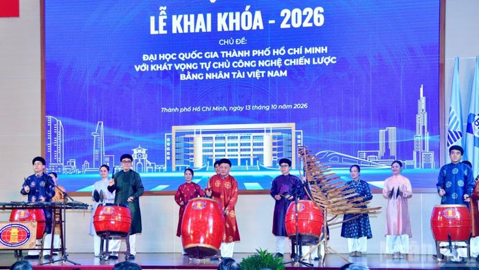 Một tiết mục văn nghệ đặc sắc được biểu diễn tại Lễ khai khóa năm 2026. (Ảnh: THANH GIANG)