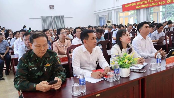 Đông đảo cử tri dự hội nghị. (Ảnh: CTV)