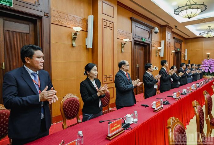 Đoàn cán bộ cấp cao Đảng Nhân dân Cách mạng Lào. (Ảnh: DUY LINH)