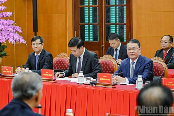 Các đồng chí lãnh đạo Việt Nam dự cuộc tiếp. (Ảnh: DUY LINH)