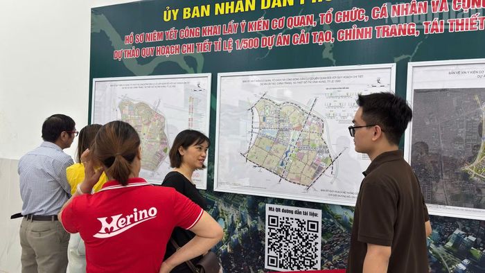 Người dân có thể đến xem trực tiếp bản vẽ quy hoạch để đối chiếu vị trí nhà ở với phương án dự kiến tại các điểm.