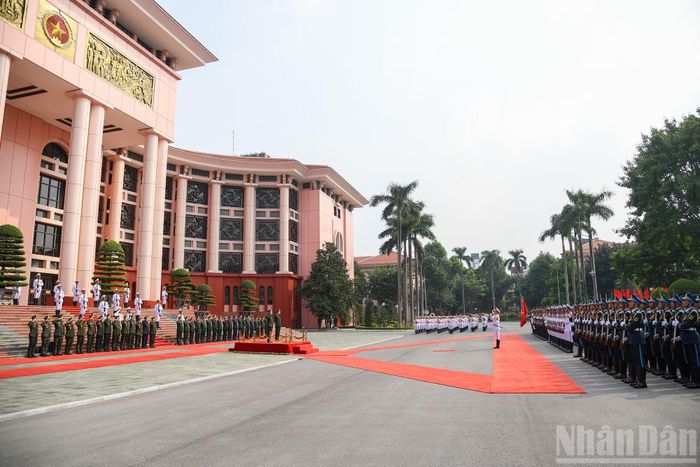 Quang cảnh lễ đón. (Ảnh: THẾ ĐẠI)