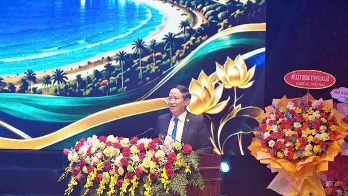 Chủ tịch Ủy ban nhân dân tỉnh Gia Lai Phạm Anh Tuấn phát biểu tại buổi gặp mặt. (Ảnh: LƯƠNG TÙNG)