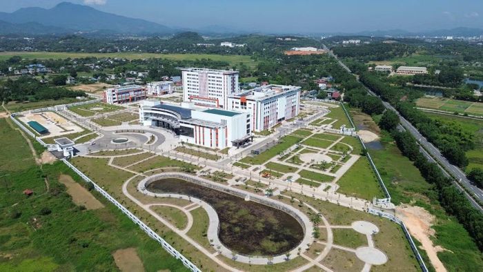 Đẩy nhanh tiến độ thi công dự án xây dựng Bệnh viện đa khoa tỉnh Tuyên Quang. (Ảnh: ĐỨC THẮNG)